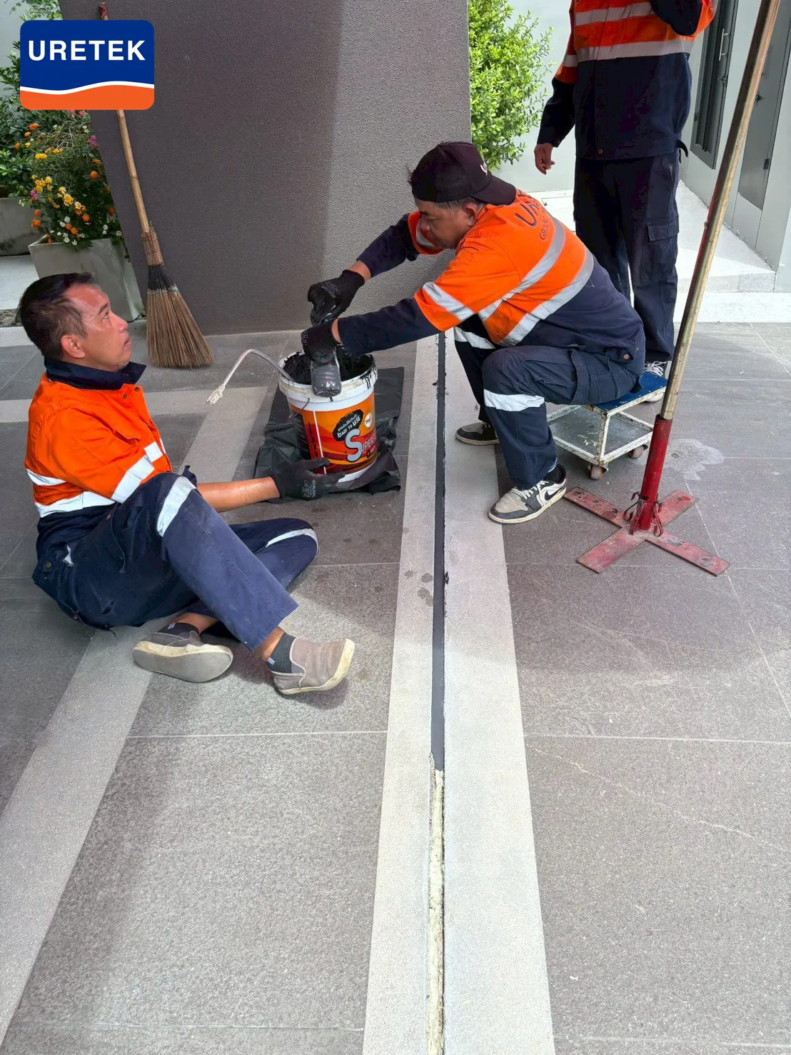 พื้นทรุด ไม่ต้องรื้อ! ยกพื้นด้วยเรซิน ราชพฤกษ์ — 15