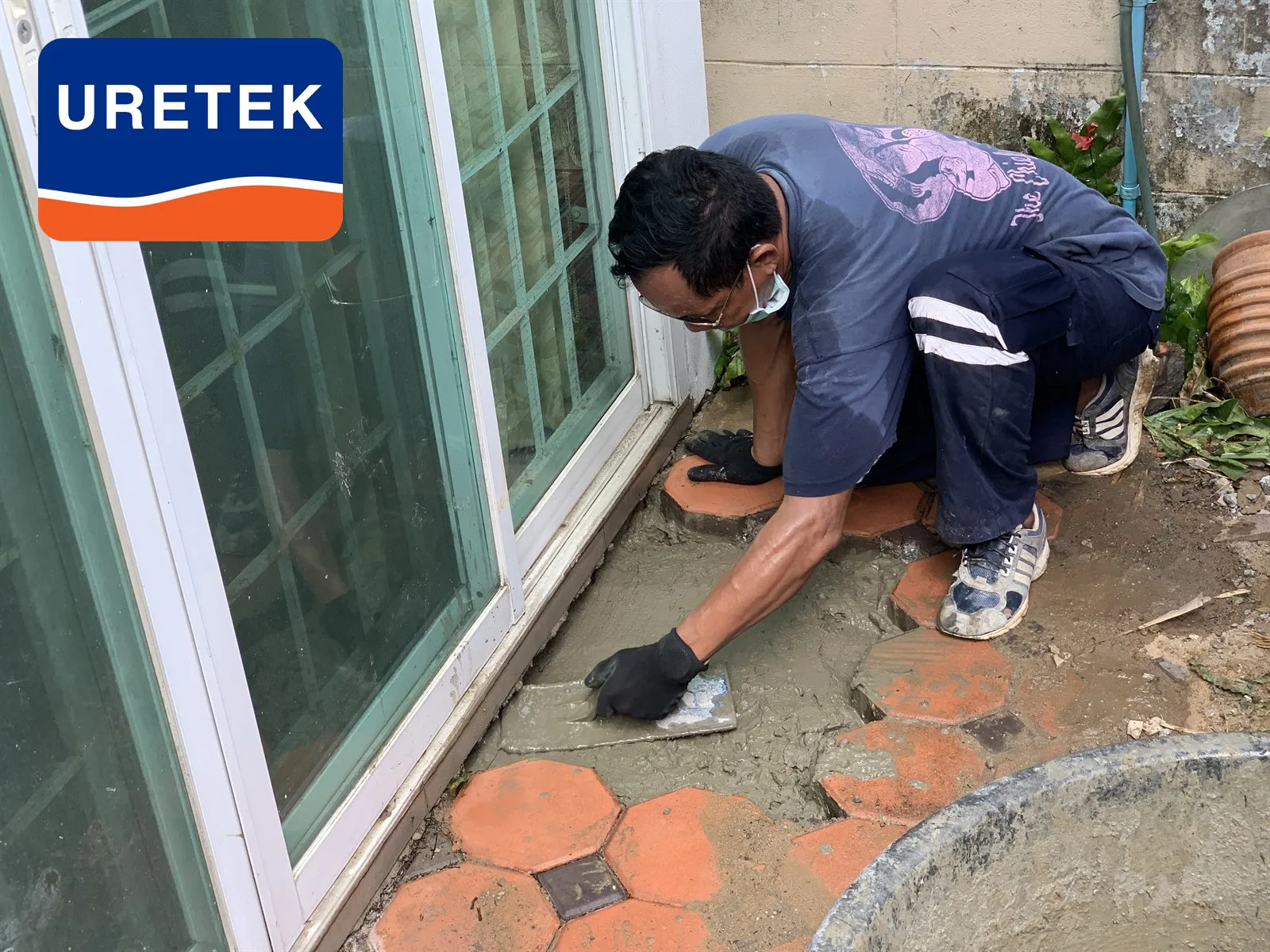 Micropile Underpinning in a Garden Courtyard, Sukhaphiban 5 — Sparing the Plants and Paving — 24