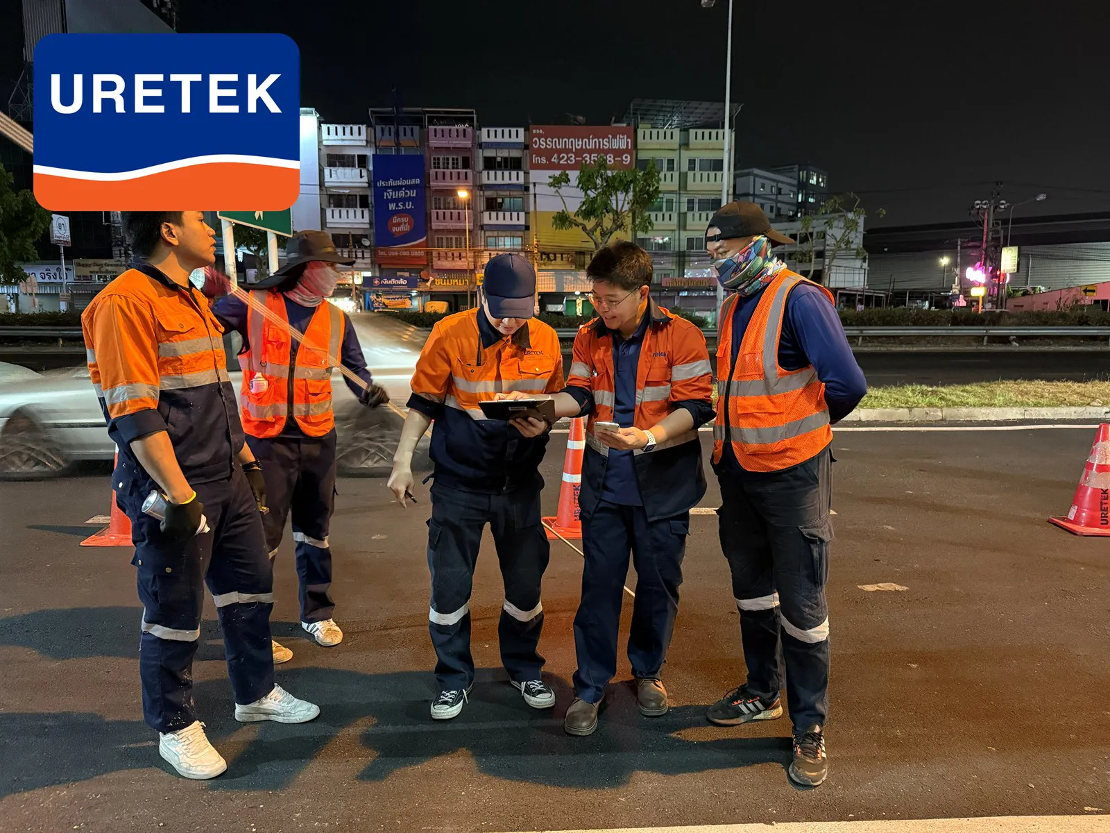 ซ่อมถนนทรุด–เติมโพรงใต้ผิวถนนราชพฤกษ์ ด้วยโพลียูรีเทน ทำกลางคืน  — 2