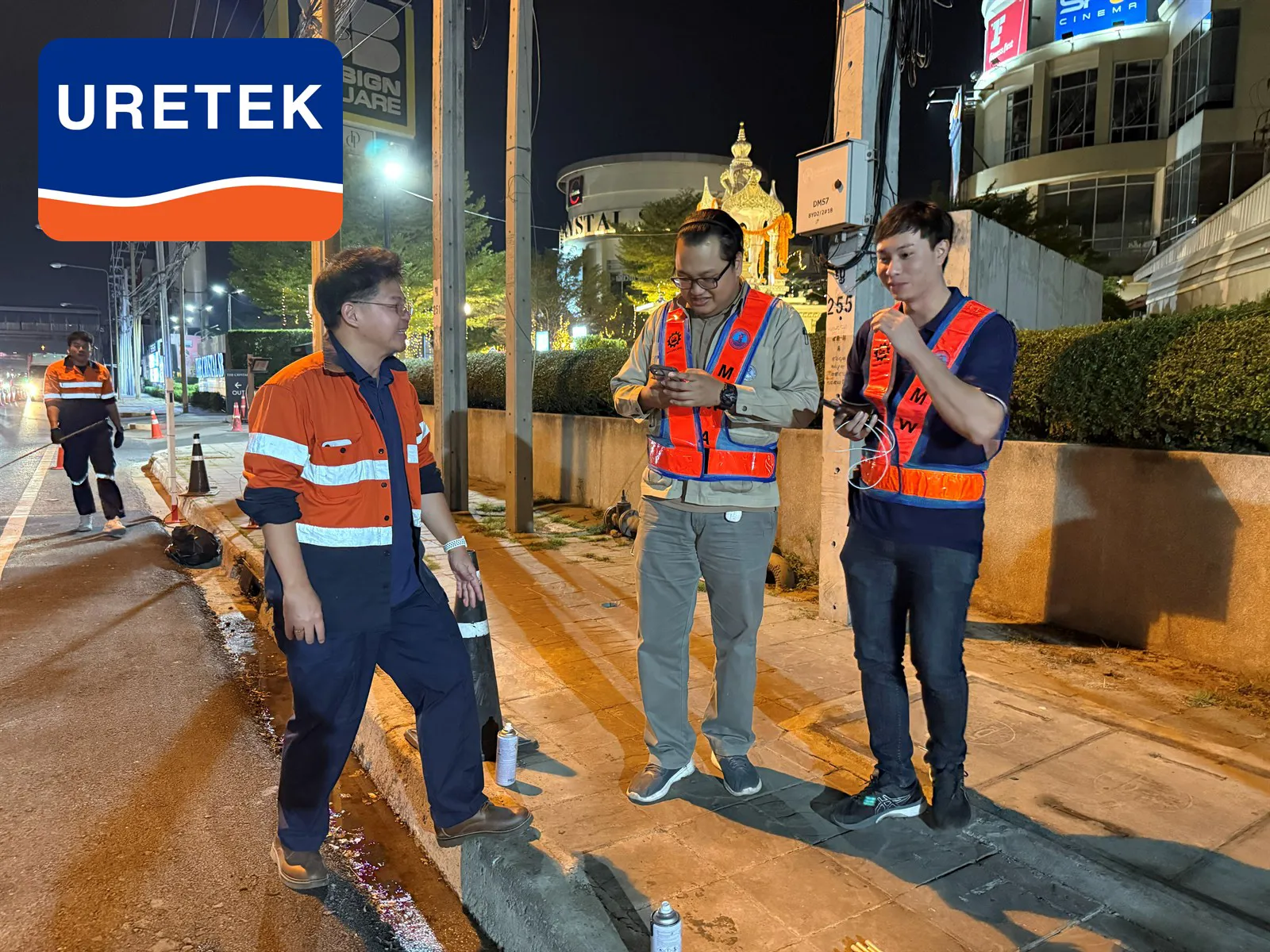 ซ่อมถนนทรุด–เติมโพรงใต้ผิวถนนราชพฤกษ์ ด้วยโพลียูรีเทน ทำกลางคืน  — 5